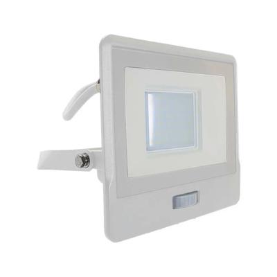 V-TAC beépített mozgásérzékelős LED reflektor 30W természetes fehér, fehér házzal - SKU 20299