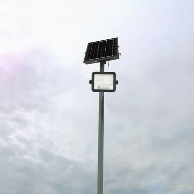 V-TAC 8W napelemes LED reflektor, 2000K - 8000K között állítható színhőmérséklettel - SKU 24082