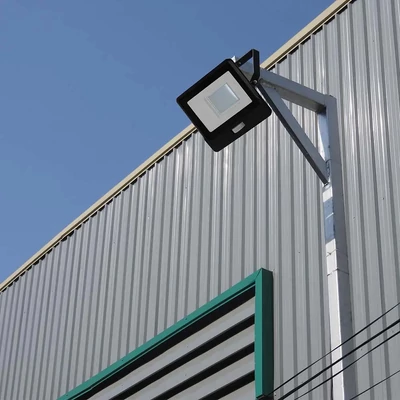 V-TAC beépített mozgásérzékelős LED reflektor 50W hideg fehér, fekete házzal - SKU 20291