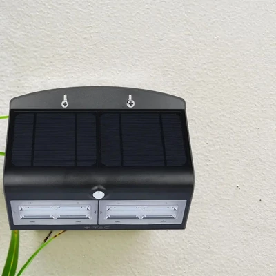 V-TAC napelemes, mozgásérzékelős LED reflektor, fekete, 7W természetes fehér - SKU 8279