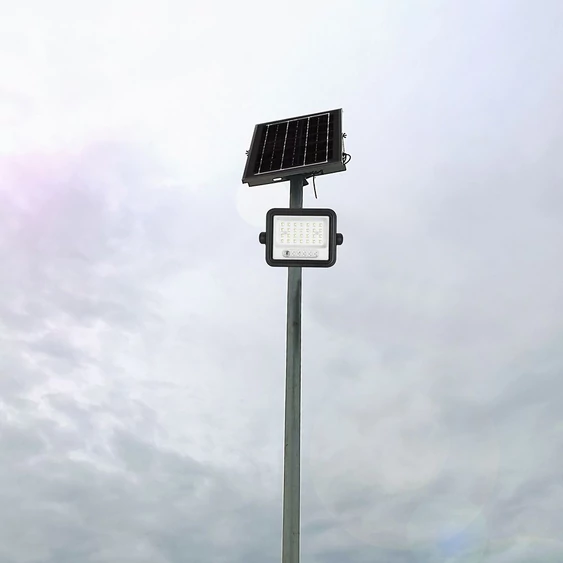 V-TAC 8W napelemes LED reflektor, 2000K - 8000K között állítható színhőmérséklettel - SKU 24082