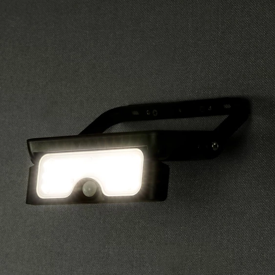 V-TAC napelemes mozgásérzékelős LED reflektor 7W CCT, 129 Lm/W - SKU 24341