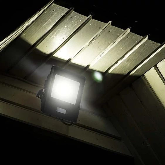 V-TAC beépített mozgásérzékelős LED reflektor 10W természetes fehér, fekete házzal - SKU 20281