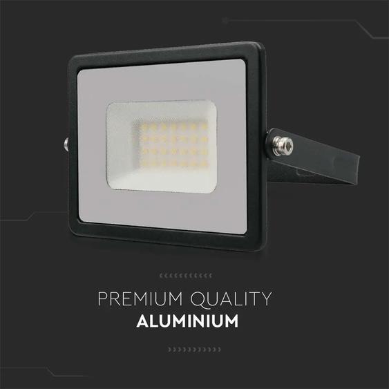 V-TAC LED reflektor 30W természetes fehér ?? Lm/W, fekete házzal - SKU 215953