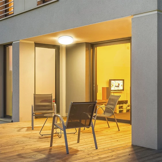 V-TAC mennyezeti 18W LED lámpa, IP44, fehér kerettel, hideg fehér, 100 Lm/W - SKU 7617