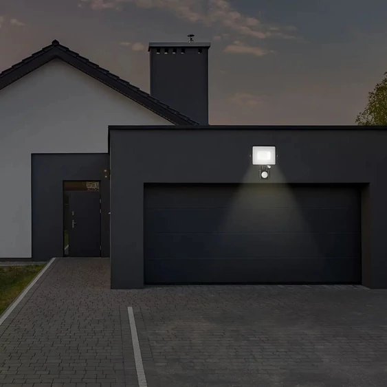 V-TAC mozgásérzékelős LED reflektor 50W meleg fehér Samsung chip - SKU 469